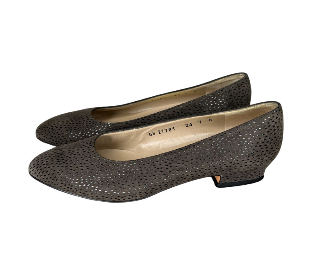 Salvatore Ferragamo Gray Suede Pumps Size 7 Speckled Dot Low Block Heel Italy